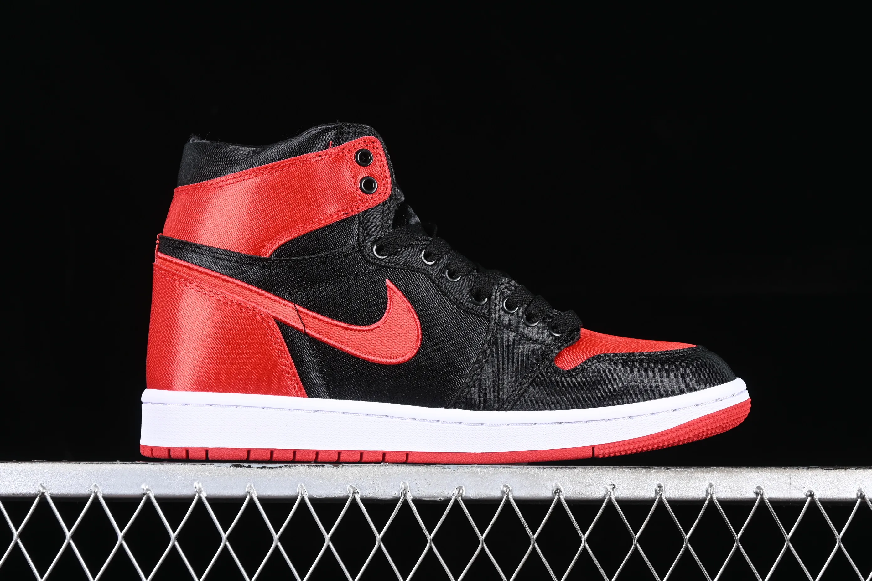 All Categories Air Jordan Jordan Series Basketball Shoes Air Jordan 1 High Air Jordan 1 High OG "Satin Bred" AJ1 Joe 1 Silk Forbidden Wear FD4810-061